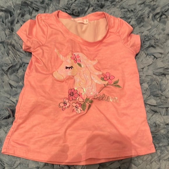 Size 5 unicorn t-shirt - Picture 1 of 1